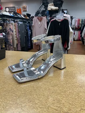 Shoes Heels Block By Good American In Silver, Size: 7